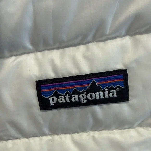 Patagonia Women's White Quilted Vest - Picture 3 of 4